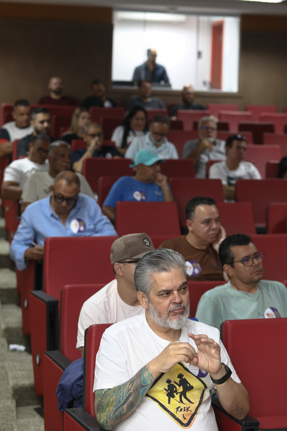 Debate da escala 6x1 sem redução de salário e o cenário das eleições 2026 por Evelise Della Nina, advogada e André Luís dos Santos, jornalista e analista político do DIAP realizado na Sede do Sindicato dos Químicos do ABC. Rua Senador Fláquer, 813 - Centro, Santo André/SP. Fotos Dino Santos. Brasil_30_03_2026.