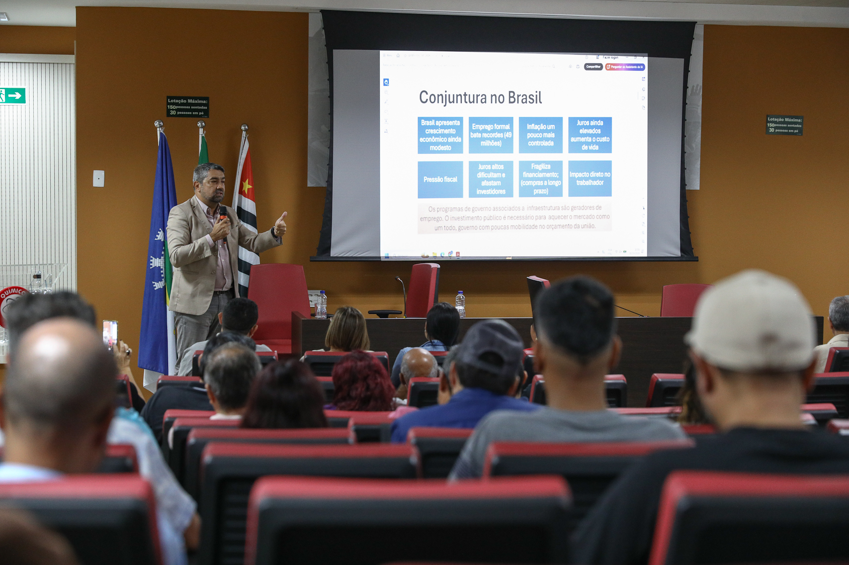 Debate da escala 6x1 sem redução de salário e o cenário das eleições 2026 por Evelise Della Nina, advogada e André Luís dos Santos, jornalista e analista político do DIAP realizado na Sede do Sindicato dos Químicos do ABC. Rua Senador Fláquer, 813 - Centro, Santo André/SP. Fotos Dino Santos. Brasil_30_03_2026.
