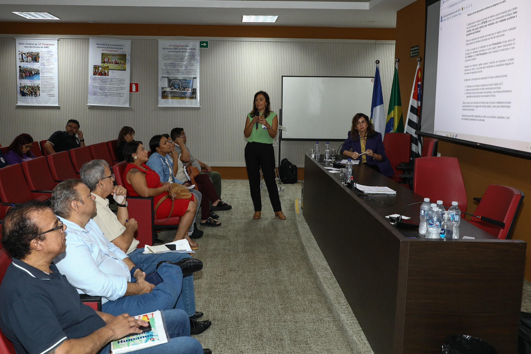 Debate da escala 6x1 sem redução de salário e o cenário das eleições 2026 por Evelise Della Nina, advogada e André Luís dos Santos, jornalista e analista político do DIAP realizado na Sede do Sindicato dos Químicos do ABC. Rua Senador Fláquer, 813 - Centro, Santo André/SP. Fotos Dino Santos. Brasil_30_03_2026.