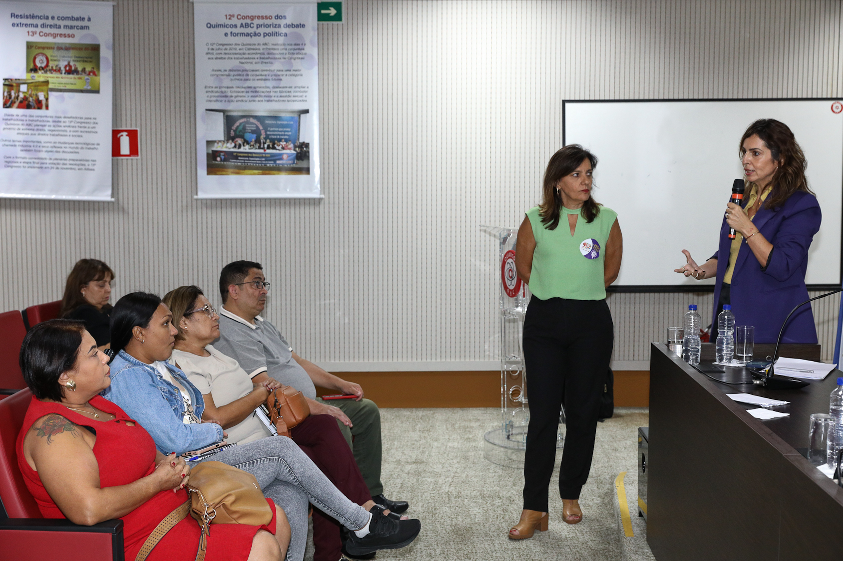 Debate da escala 6x1 sem redução de salário e o cenário das eleições 2026 por Evelise Della Nina, advogada e André Luís dos Santos, jornalista e analista político do DIAP realizado na Sede do Sindicato dos Químicos do ABC. Rua Senador Fláquer, 813 - Centro, Santo André/SP. Fotos Dino Santos. Brasil_30_03_2026.
