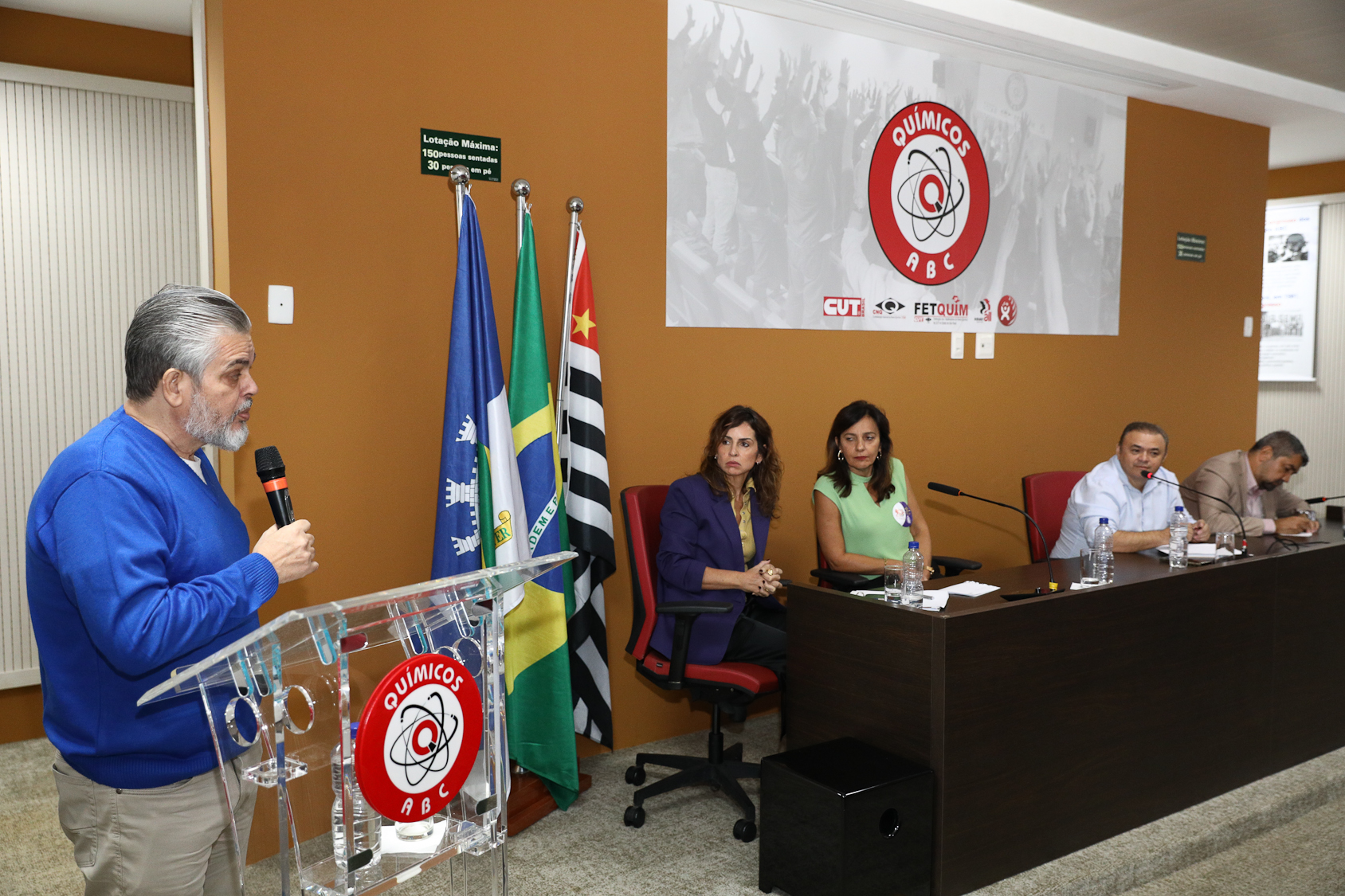 Debate da escala 6x1 sem redução de salário e o cenário das eleições 2026 por Evelise Della Nina, advogada e André Luís dos Santos, jornalista e analista político do DIAP realizado na Sede do Sindicato dos Químicos do ABC. Rua Senador Fláquer, 813 - Centro, Santo André/SP. Fotos Dino Santos. Brasil_30_03_2026.