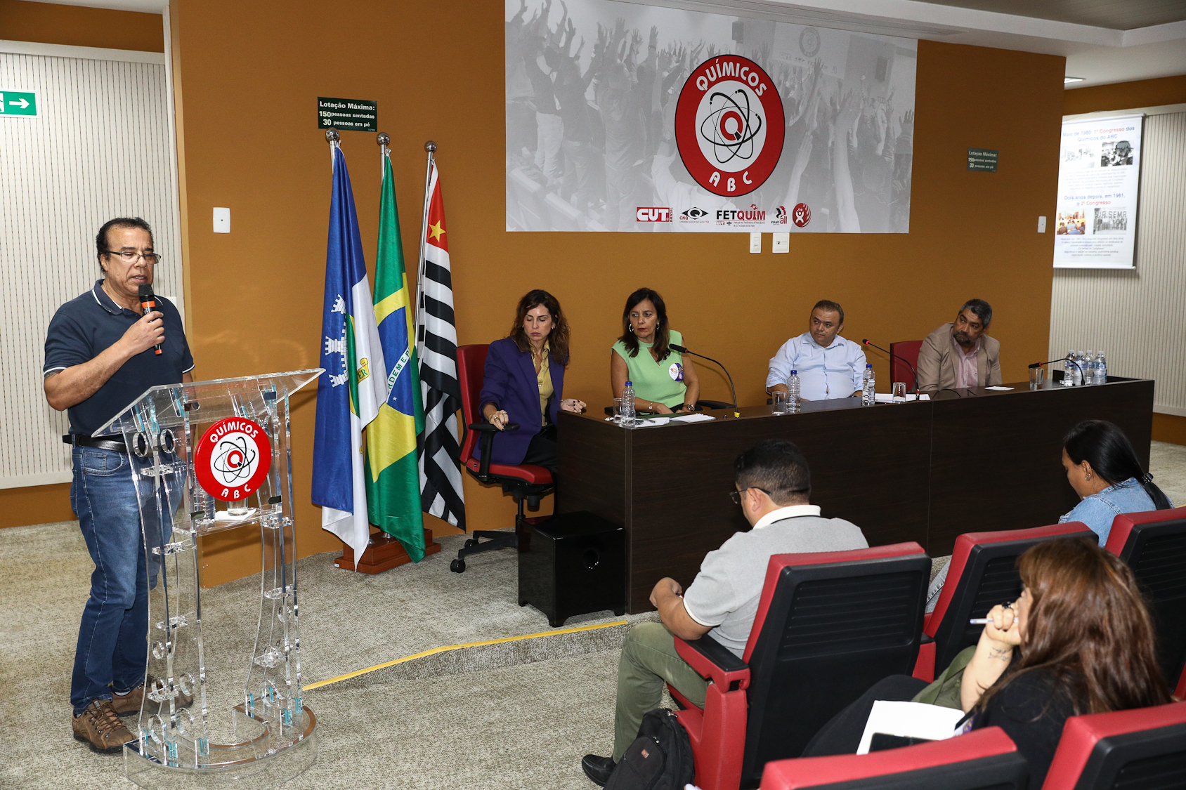 Debate da escala 6x1 sem redução de salário e o cenário das eleições 2026 por Evelise Della Nina, advogada e André Luís dos Santos, jornalista e analista político do DIAP realizado na Sede do Sindicato dos Químicos do ABC. Rua Senador Fláquer, 813 - Centro, Santo André/SP. Fotos Dino Santos. Brasil_30_03_2026.