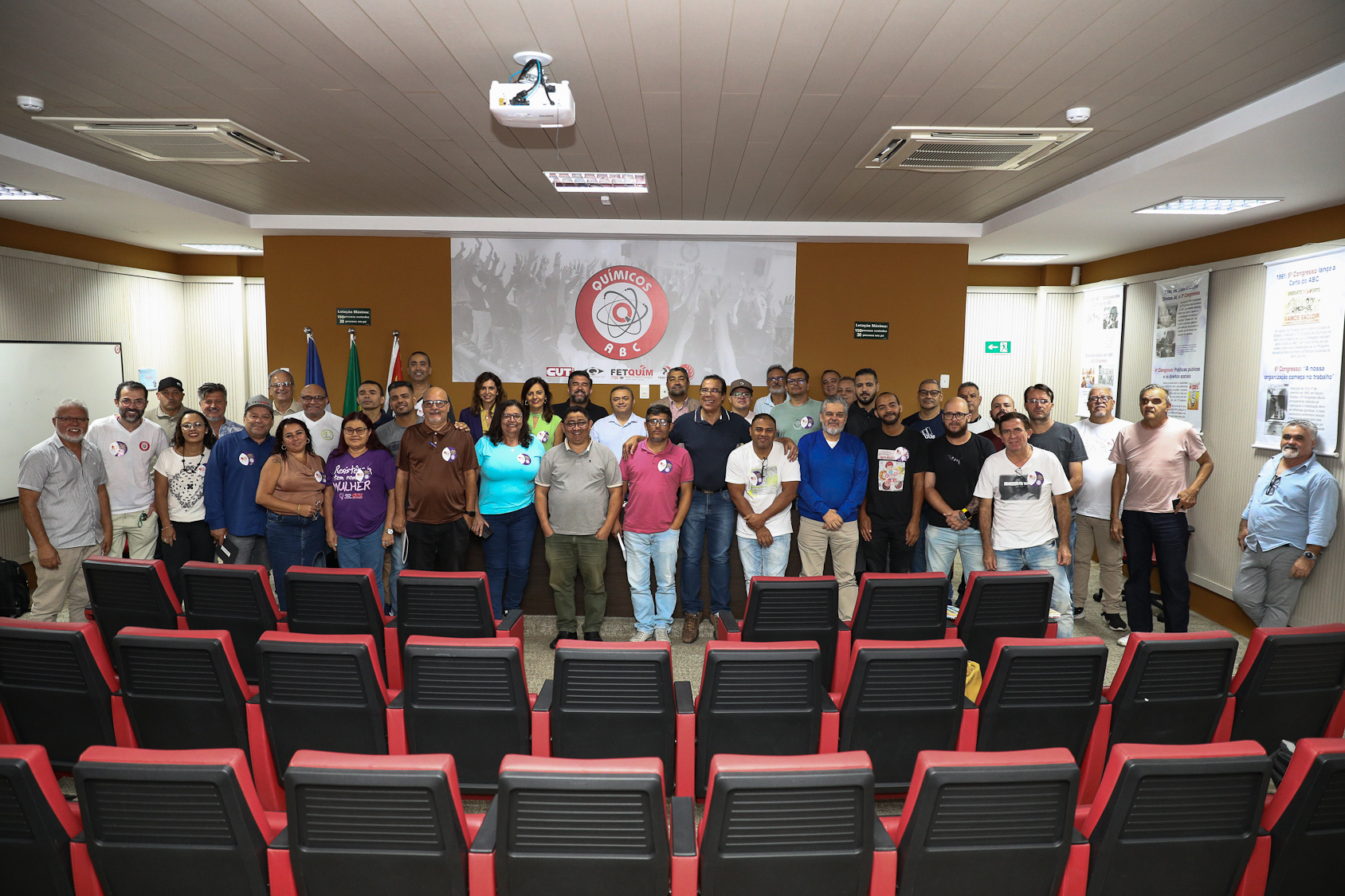 Debate da escala 6x1 sem redução de salário e o cenário das eleições 2026 por Evelise Della Nina, advogada e André Luís dos Santos, jornalista e analista político do DIAP realizado na Sede do Sindicato dos Químicos do ABC. Rua Senador Fláquer, 813 - Centro, Santo André/SP. Fotos Dino Santos. Brasil_30_03_2026.