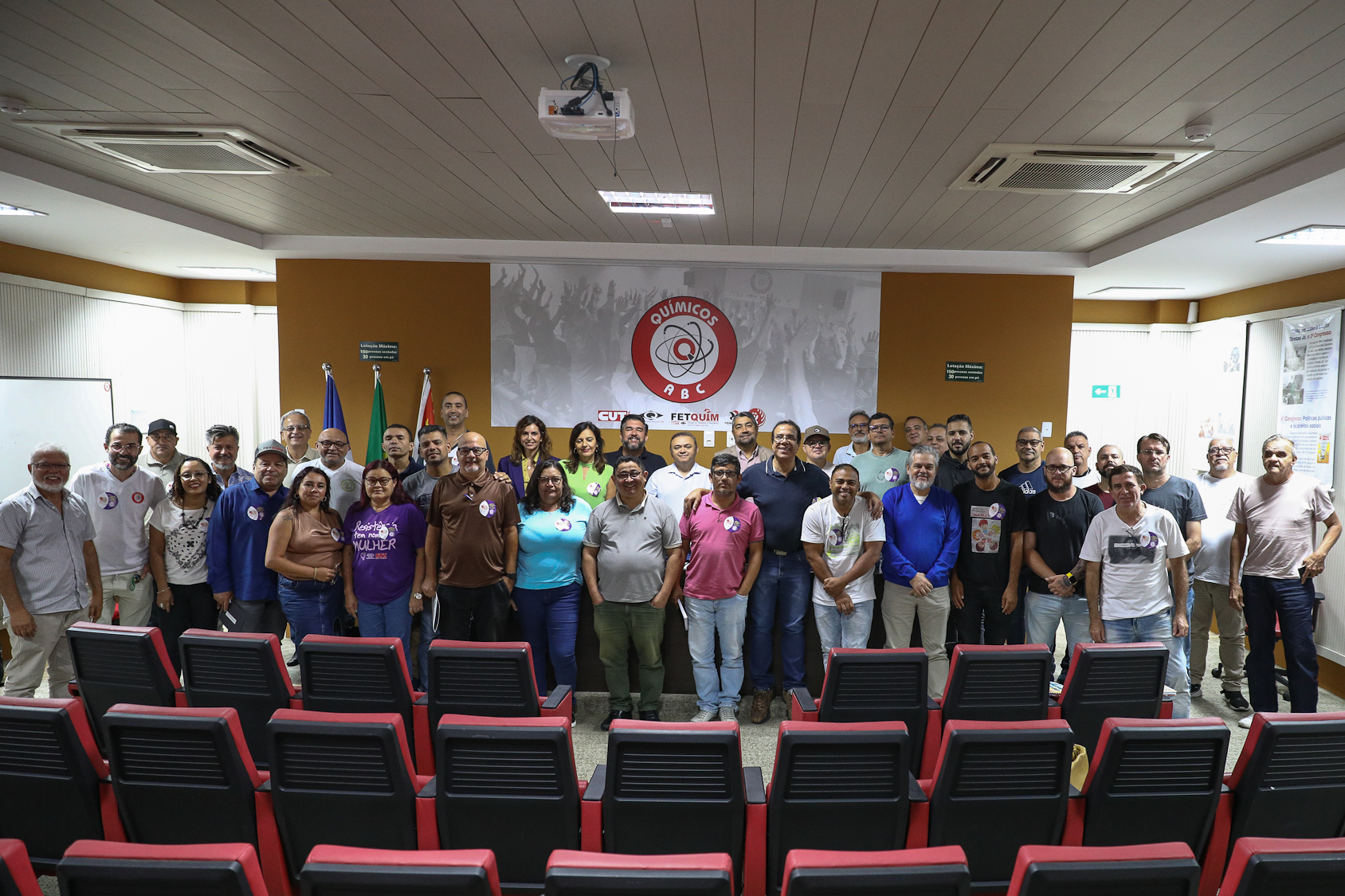 Debate da escala 6x1 sem redução de salário e o cenário das eleições 2026 por Evelise Della Nina, advogada e André Luís dos Santos, jornalista e analista político do DIAP realizado na Sede do Sindicato dos Químicos do ABC. Rua Senador Fláquer, 813 - Centro, Santo André/SP. Fotos Dino Santos. Brasil_30_03_2026.