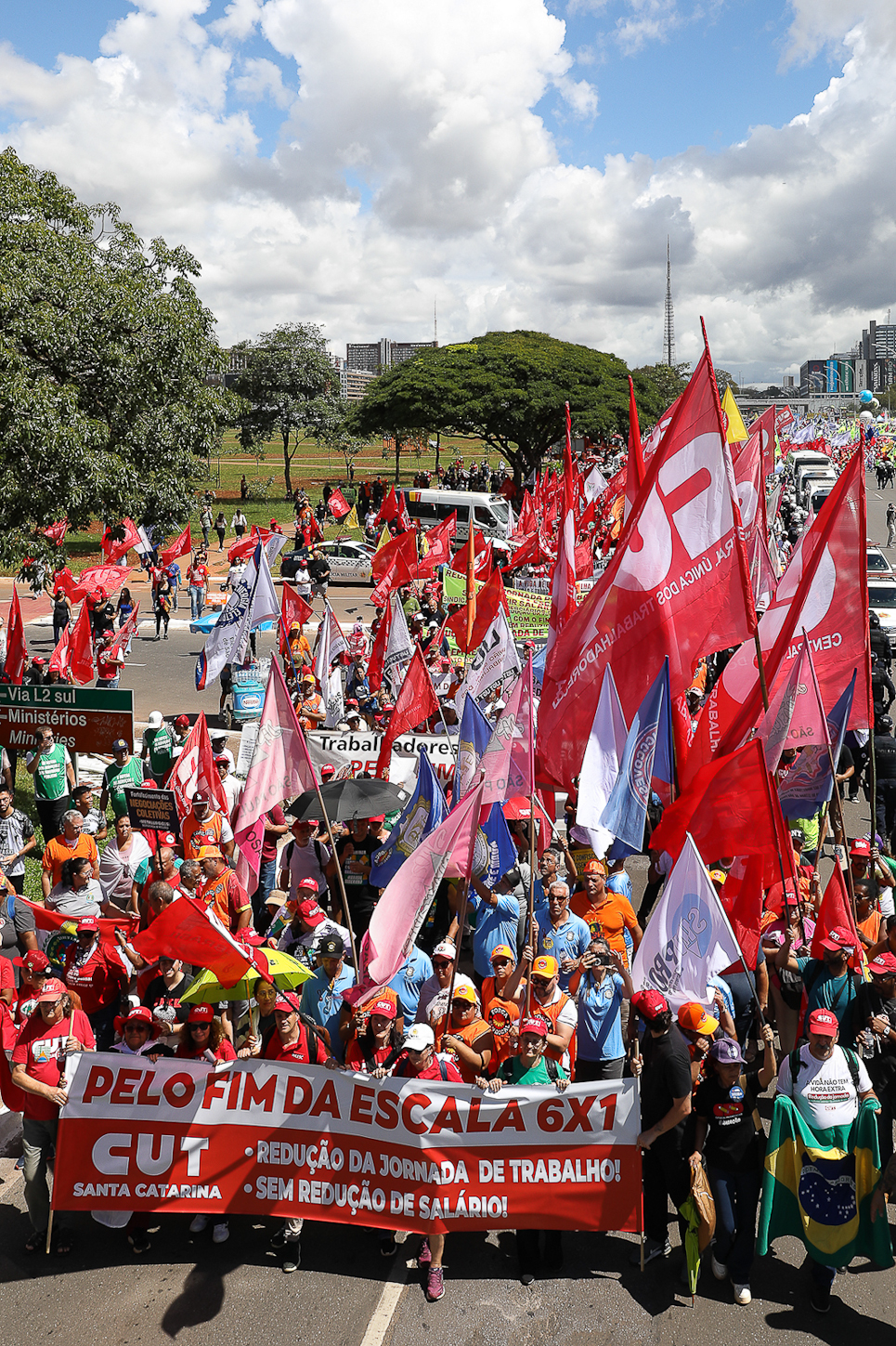 CONCLAT - Marcha da Classe Trabalhadora/DF concentração na Praça da Cidadania e macha até o espelho da água no Congresso. Fotos Dino Santos. Brasil_15_04_2026.