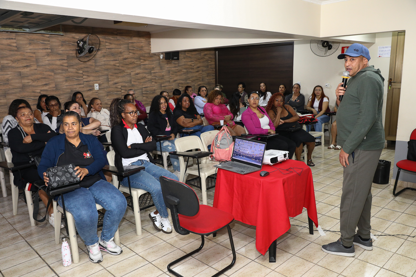 Roda de conversa com as mulheres da categoria Química do ABC sobre políticas públicas com a vereadora Ana Nice realizado na regional de Diadema. Fotos Dino Santos. Brasil_01_08_2026.