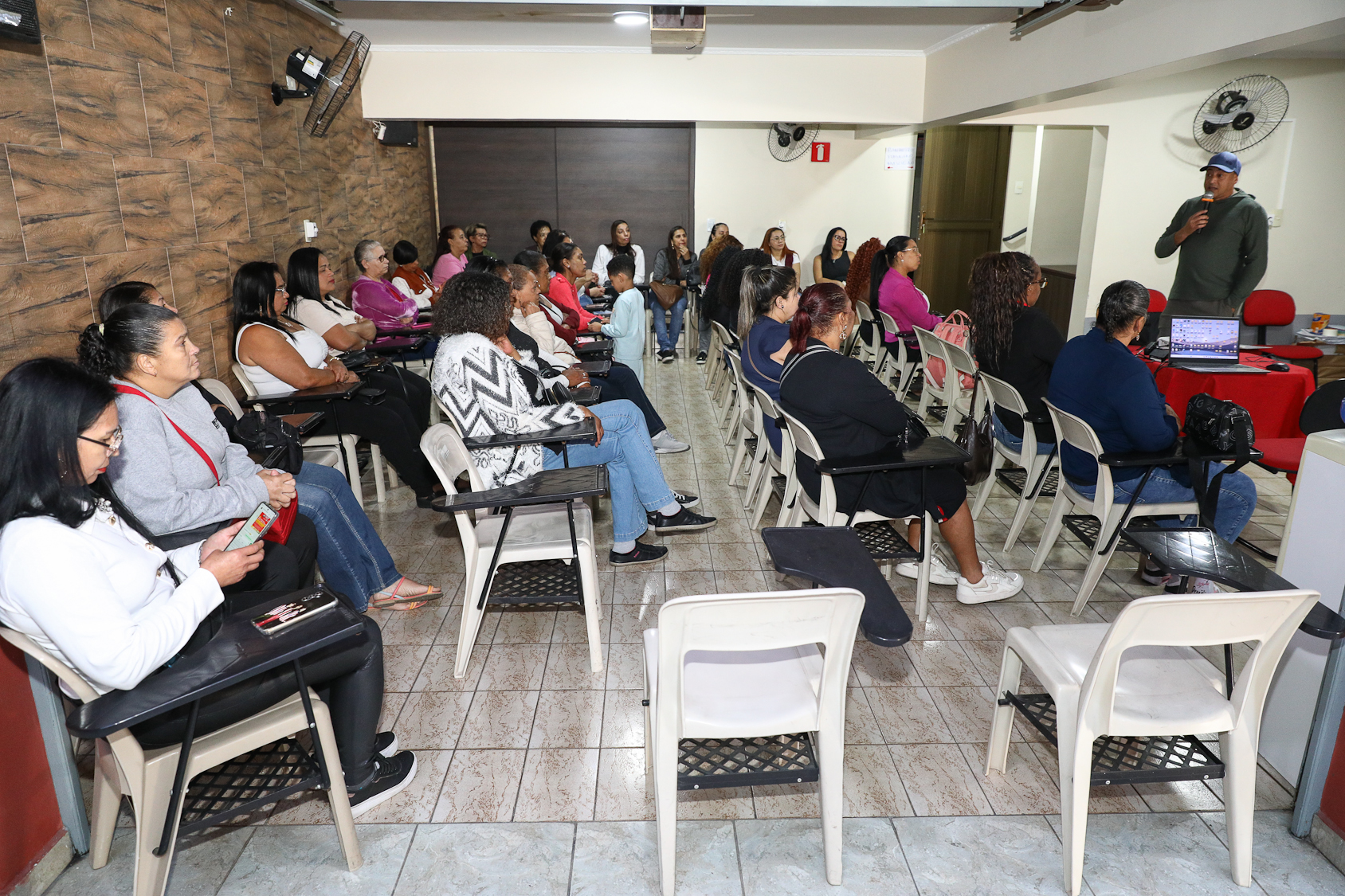 Roda de conversa com as mulheres da categoria Química do ABC sobre políticas públicas com a vereadora Ana Nice realizado na regional de Diadema. Fotos Dino Santos. Brasil_01_08_2026.
