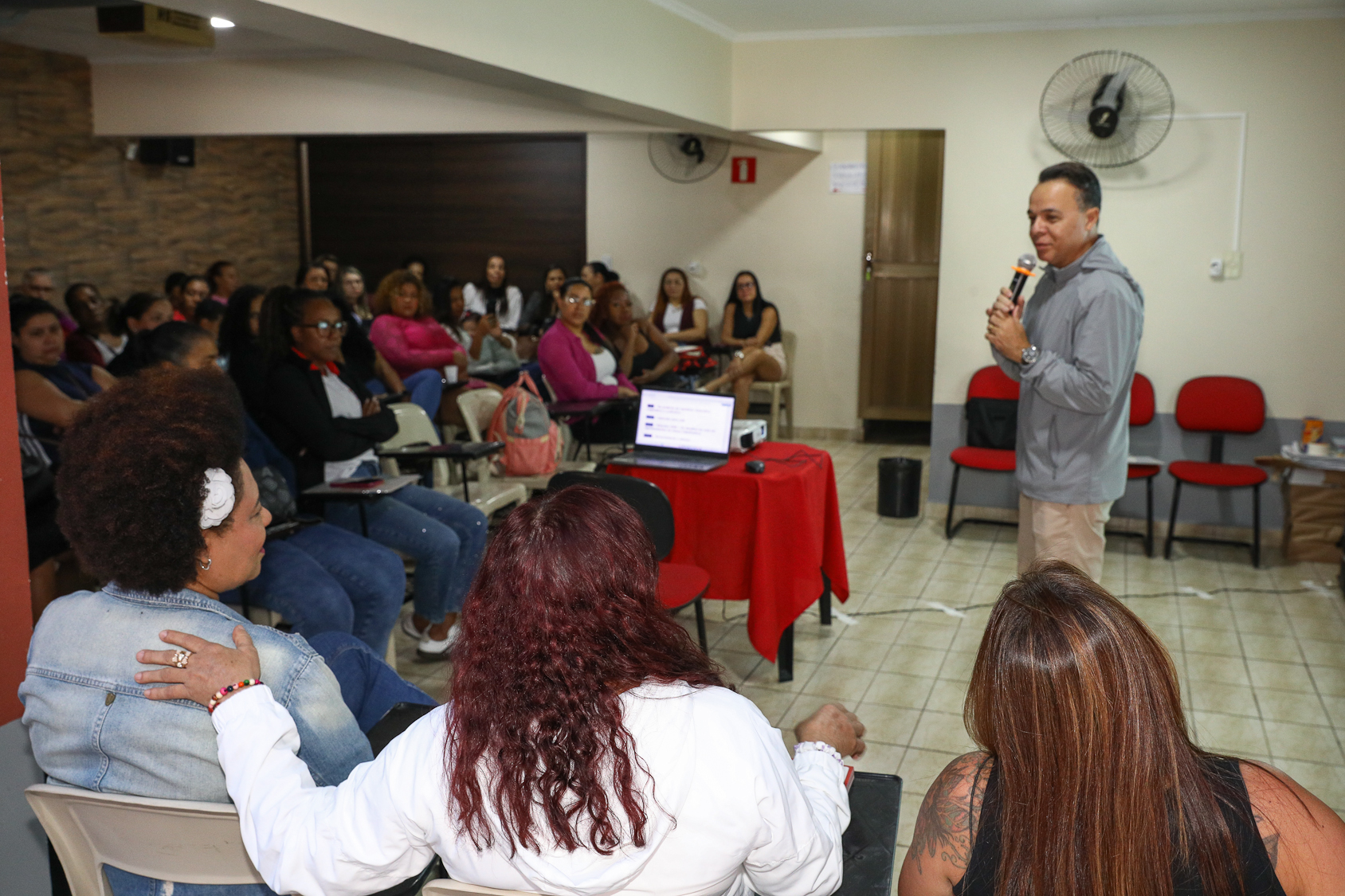 Roda de conversa com as mulheres da categoria Química do ABC sobre políticas públicas com a vereadora Ana Nice realizado na regional de Diadema. Fotos Dino Santos. Brasil_01_08_2026.