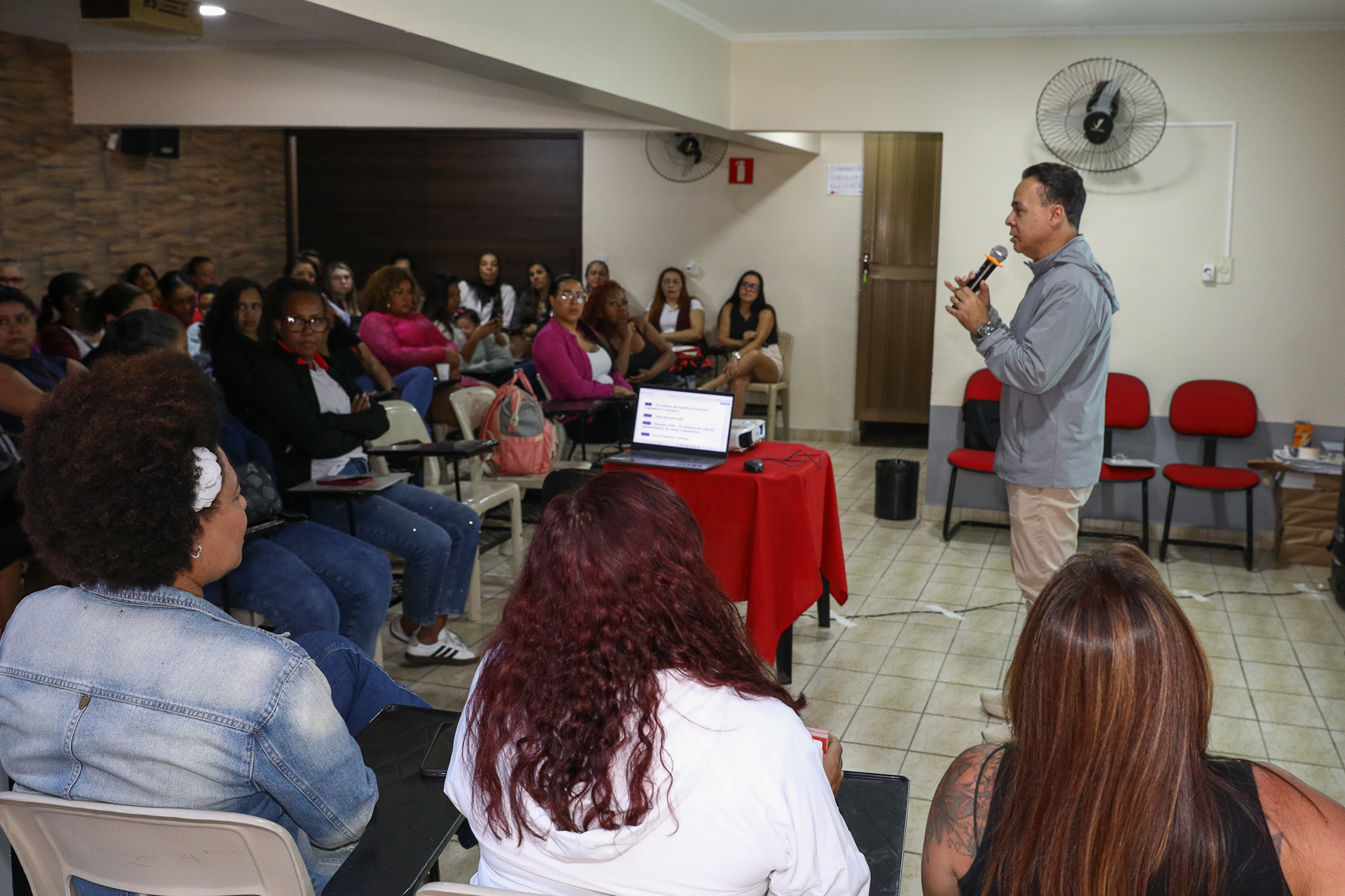 Roda de conversa com as mulheres da categoria Química do ABC sobre políticas públicas com a vereadora Ana Nice realizado na regional de Diadema. Fotos Dino Santos. Brasil_01_08_2026.