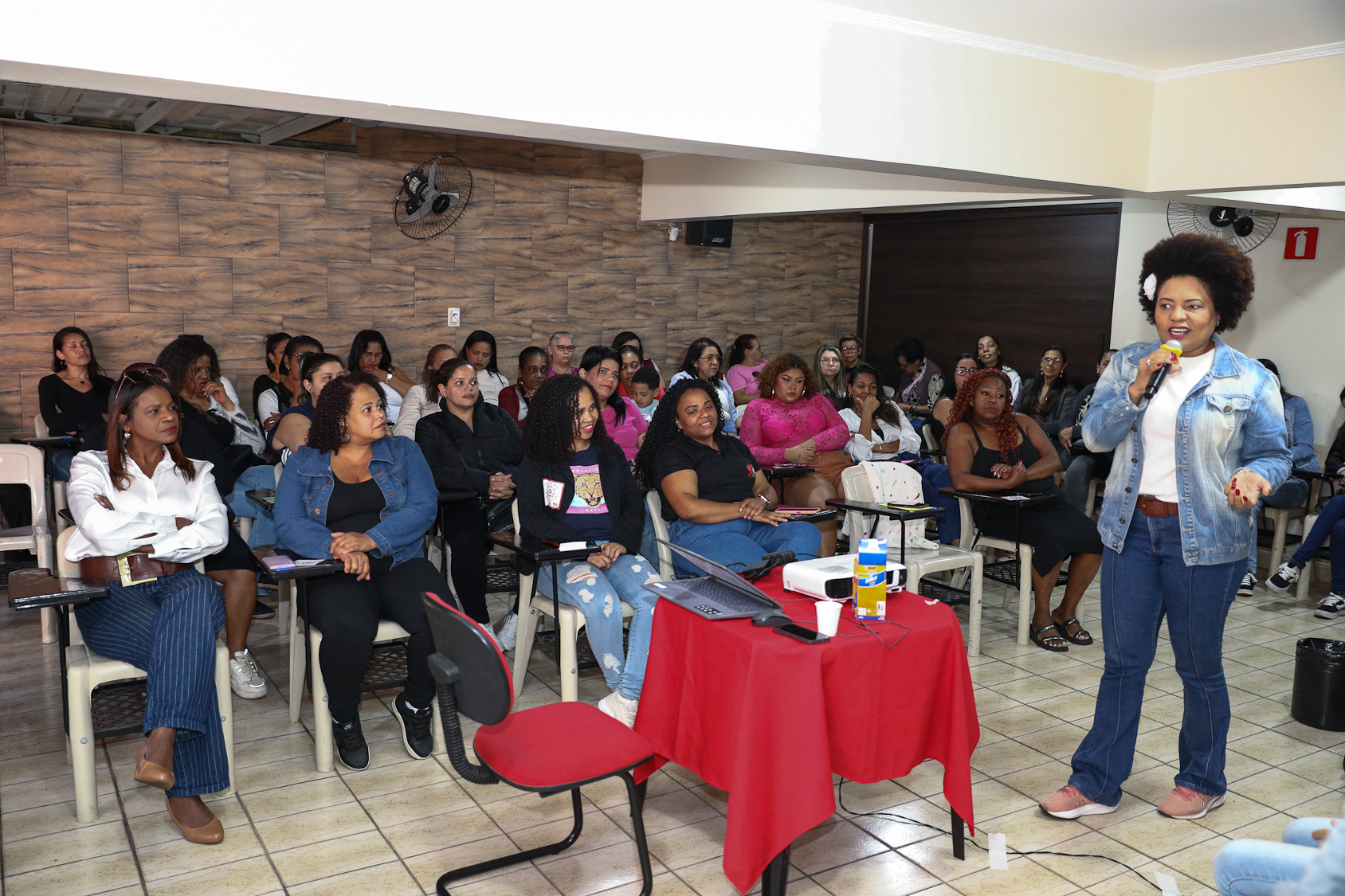 Roda de conversa com as mulheres da categoria Química do ABC sobre políticas públicas com a vereadora Ana Nice realizado na regional de Diadema. Fotos Dino Santos. Brasil_01_08_2026.