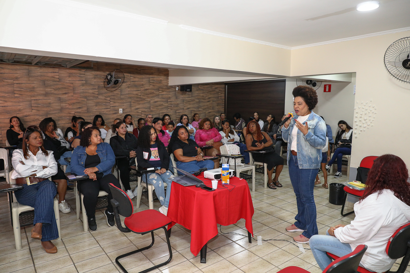 Roda de conversa com as mulheres da categoria Química do ABC sobre políticas públicas com a vereadora Ana Nice realizado na regional de Diadema. Fotos Dino Santos. Brasil_01_08_2026.