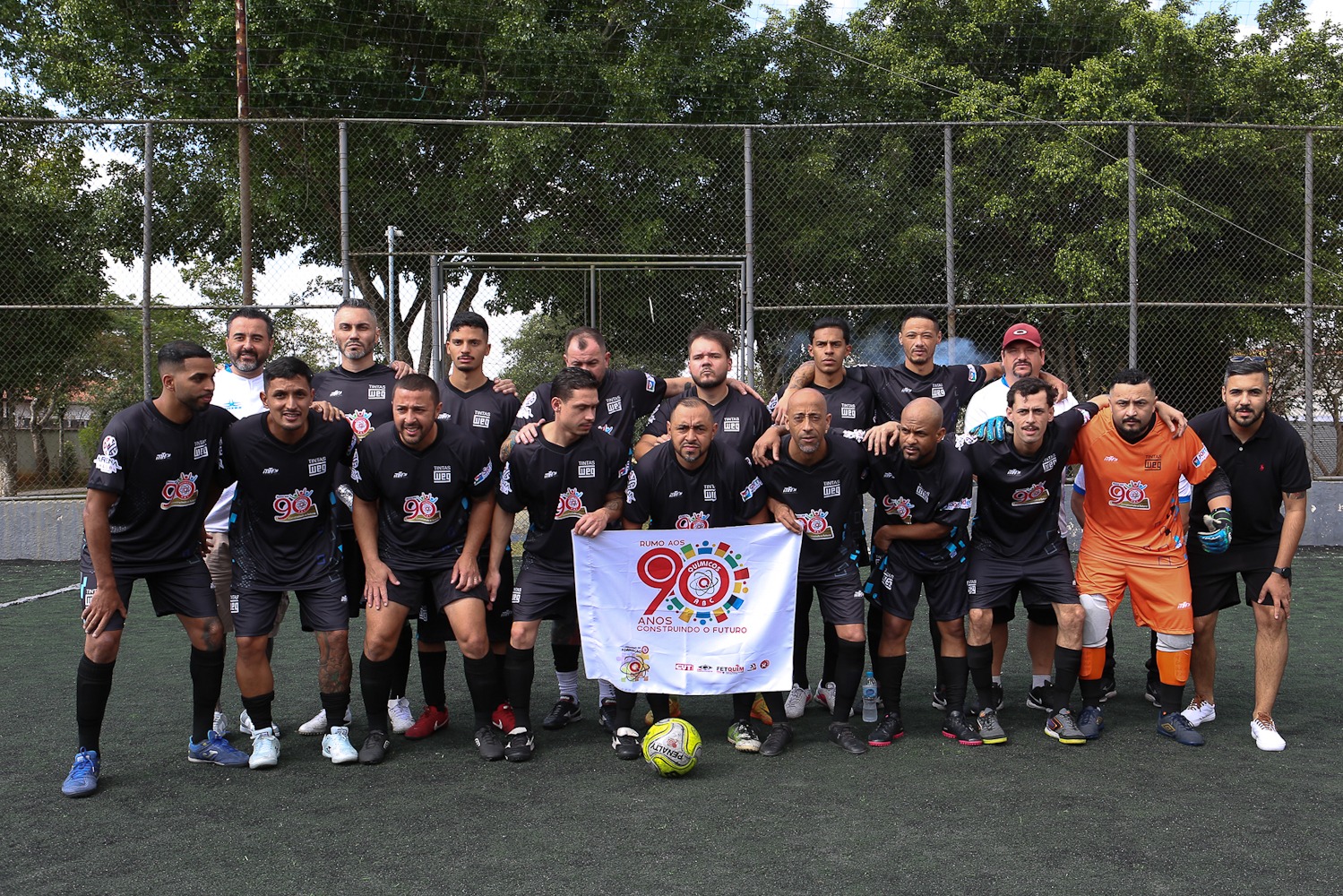 Weg Tintas levanta a taça da 5ª Copa Química Inter-Empresas – Society!