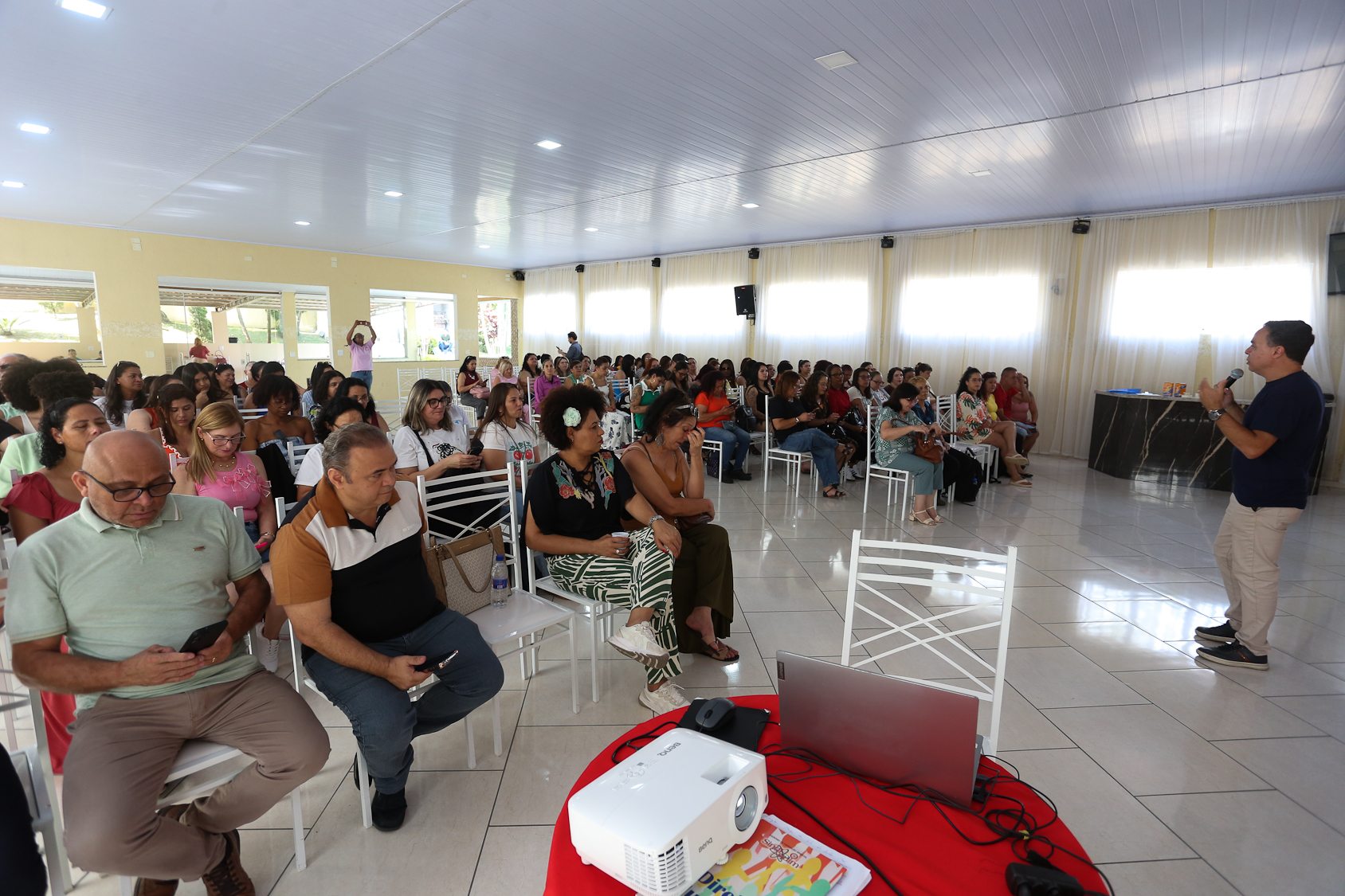 Encontro de mulheres da categoria química do ABC para debater a importância do voto feminino.