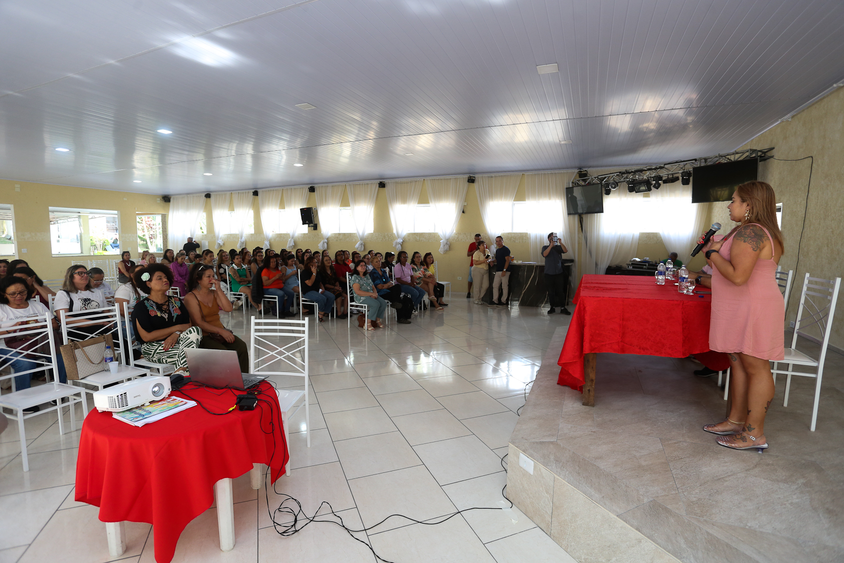 Encontro de mulheres da categoria química do ABC para debater a importância do voto feminino.
