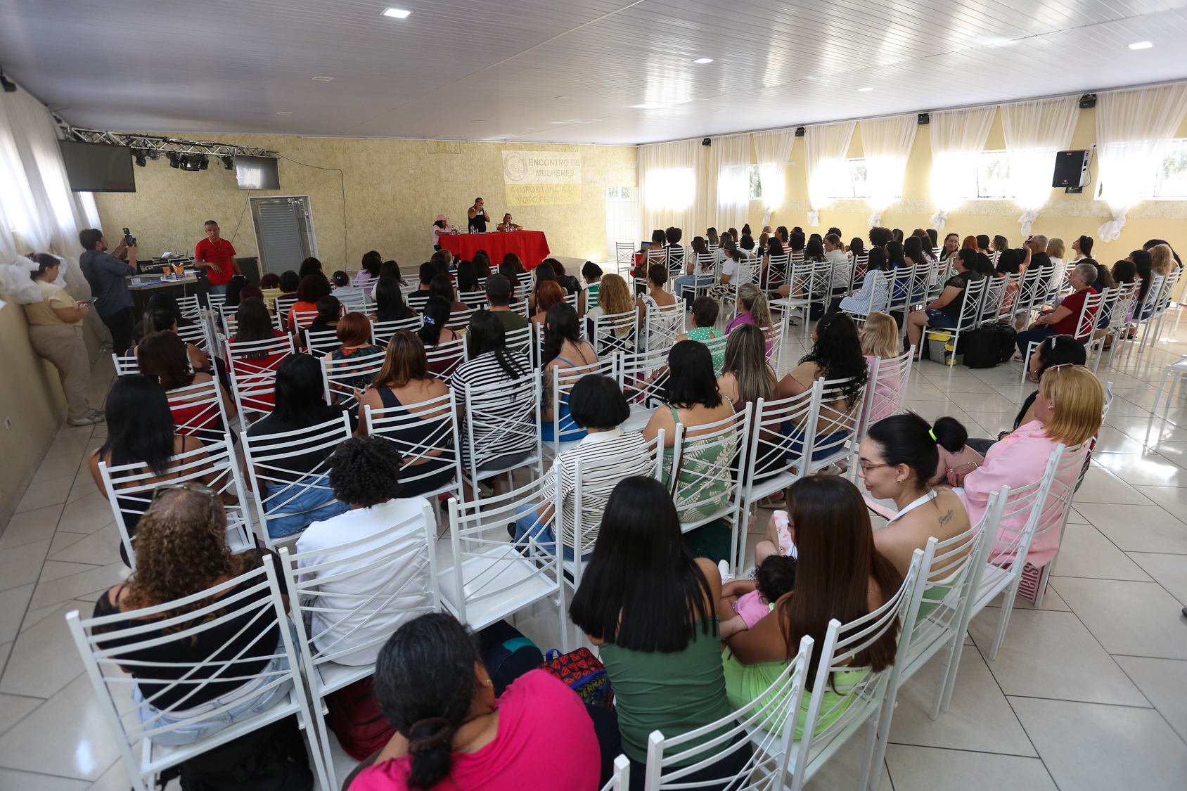 Encontro de mulheres da categoria química do ABC para debater a importância do voto feminino.