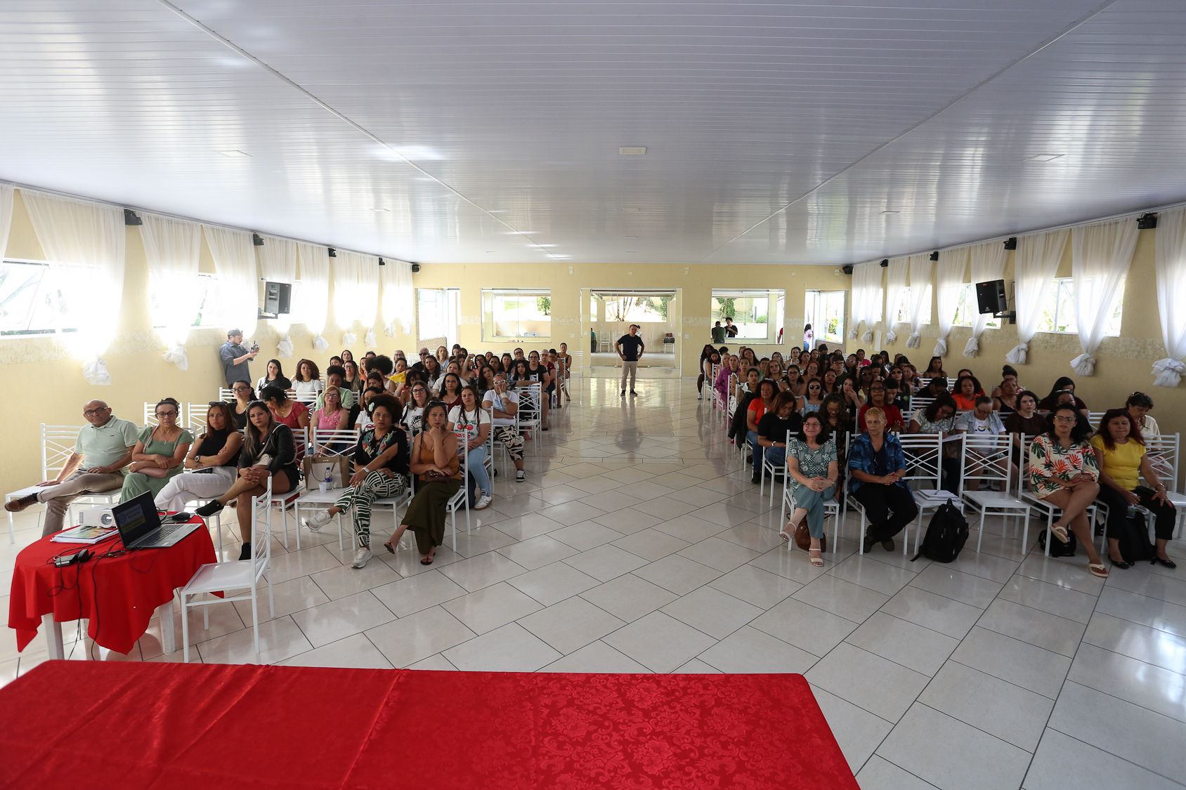 Encontro de mulheres da categoria química do ABC para debater a importância do voto feminino.