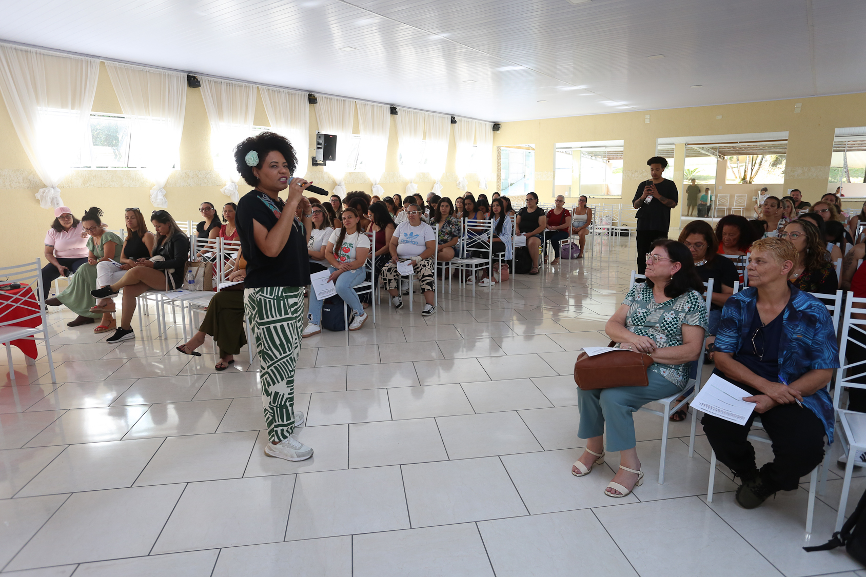 Encontro de mulheres da categoria química do ABC para debater a importância do voto feminino.