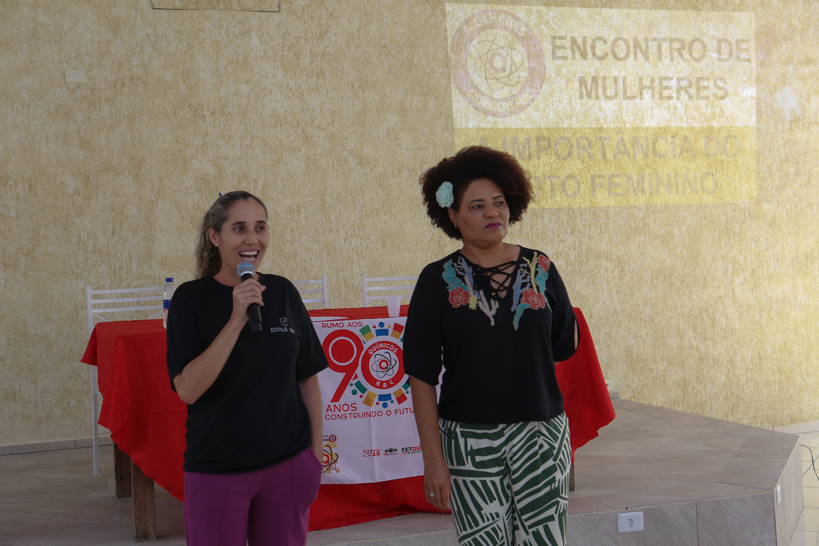 Encontro de mulheres da categoria química do ABC para debater a importância do voto feminino.