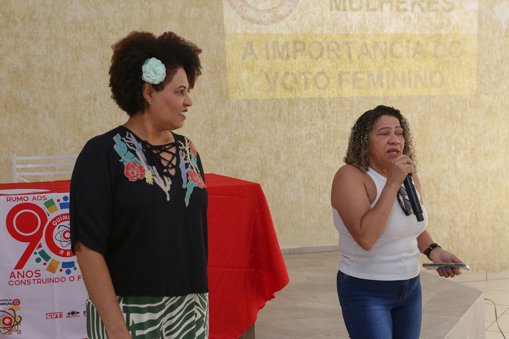 Encontro de mulheres da categoria química do ABC para debater a importância do voto feminino.