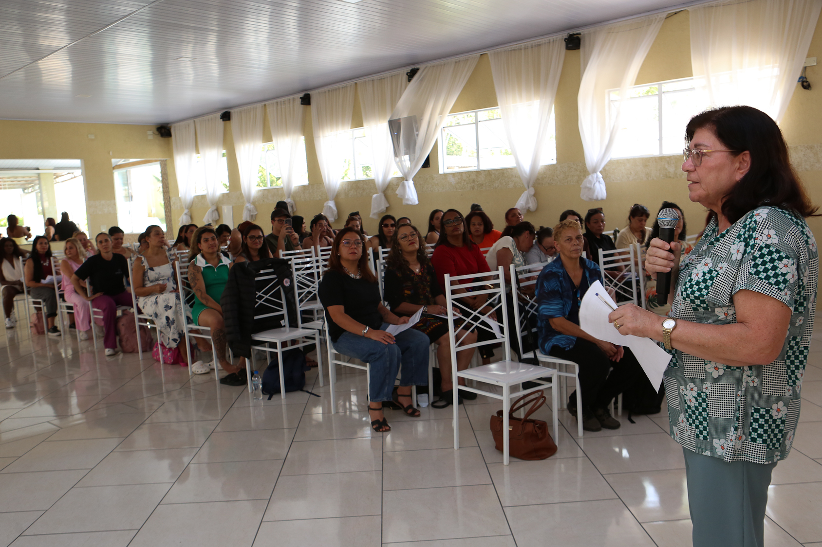 Encontro de mulheres da categoria química do ABC para debater a importância do voto feminino.