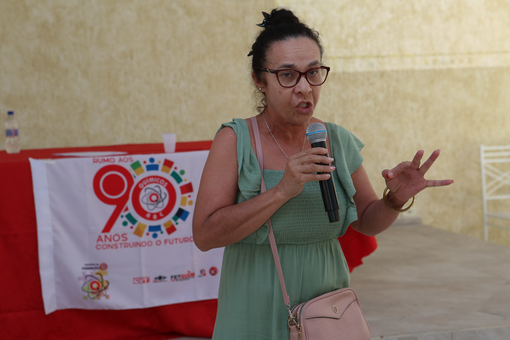 Encontro de mulheres da categoria química do ABC para debater a importância do voto feminino.
