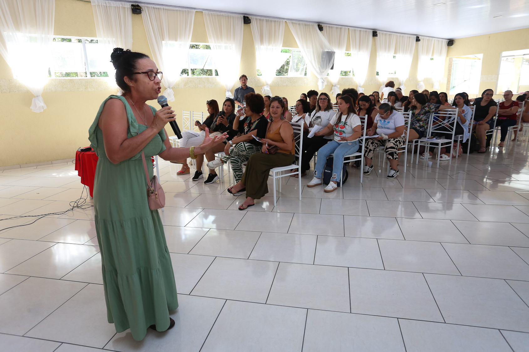 Encontro de mulheres da categoria química do ABC para debater a importância do voto feminino.