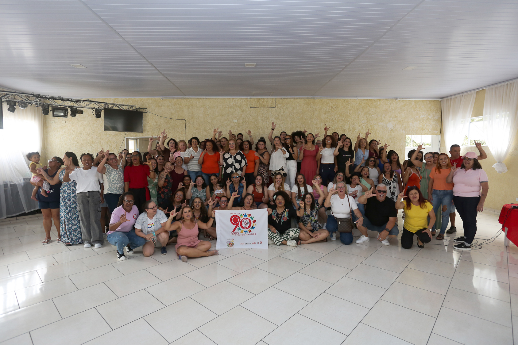 Encontro de mulheres da categoria química do ABC para debater a importância do voto feminino.